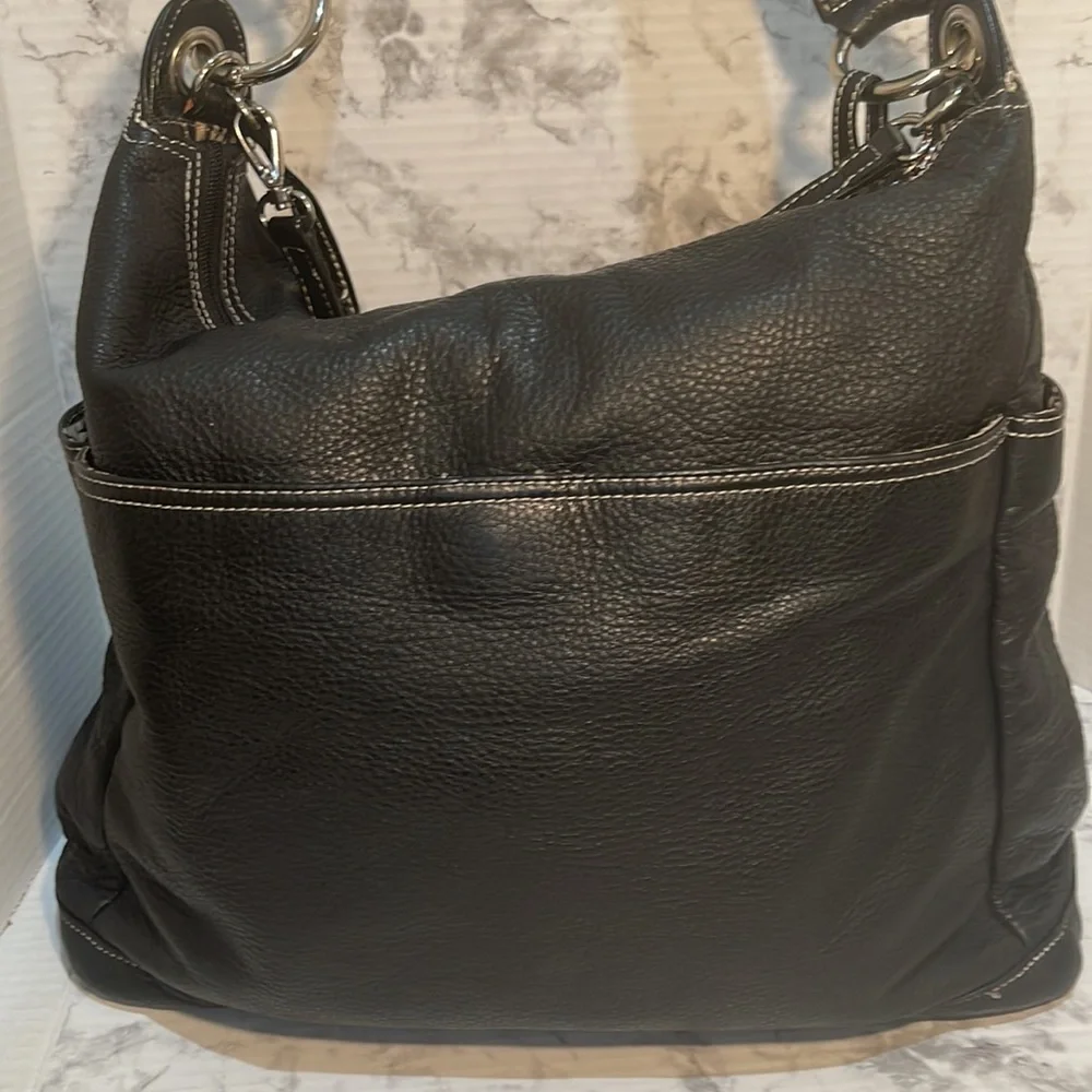 OiOI Australia Pompeian Leather Diaper Bag black with stroller straps